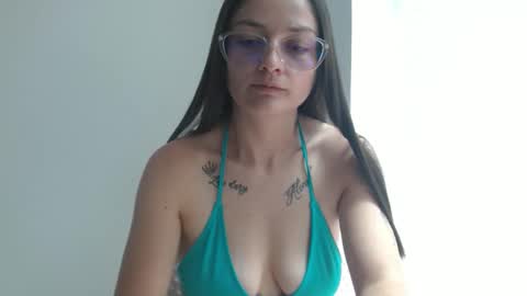 Snapshot of lilcoralinne_0 chatting on May 9, 2026, 4:45 pm Valeri Villalobos IG villa lobosvaleri online show from May 9, 2026, 4:45 pm