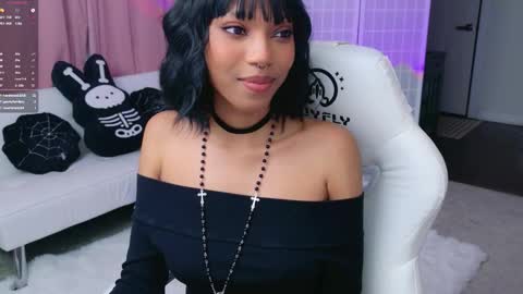 evie online show from December 3, 2025, 2:41 am