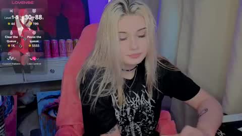 Nika and Lori online show from April 12, 2026, 10:53 am