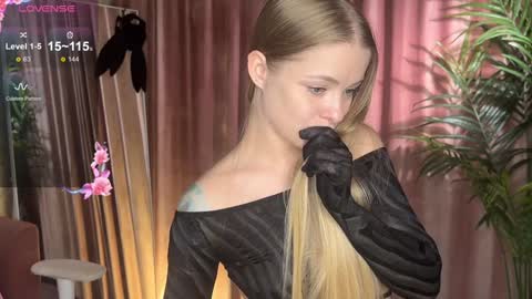 Lili online show from September 15, 2025, 10:59 am