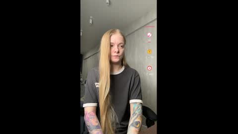 Lili online show from February 24, 2026, 7:23 pm