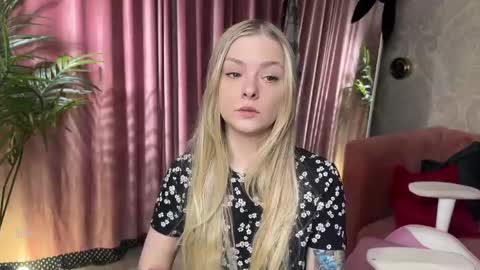 Lili online show from April 27, 2026, 4:54 am