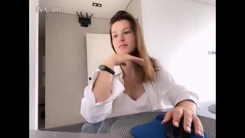 lili_2905 online show from September 24, 2025, 9:34 am