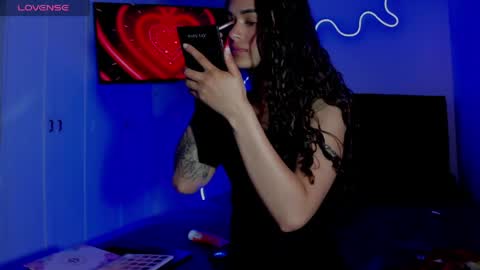Snapshot of lili_evanss chatting on April 24, 2026, 2:08 pm lili_evanss online show from April 24, 2026, 2:08 pm