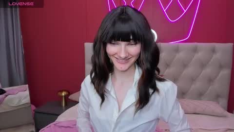Lilli  follow me kiss online show from February 27, 2025, 8:28 am