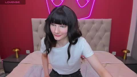 Lilli  follow me kiss online show from February 28, 2025, 12:20 pm