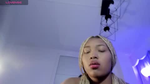 Lili online show from October 10, 2025, 1:15 am