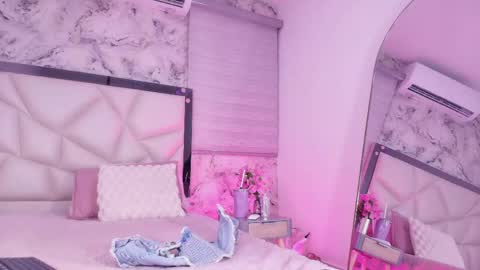 Snapshot of lili_jhonson chatting on May 10, 2026, 11:59 am Lily online show from May 10, 2026, 11:59 am