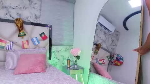 Snapshot of lili_jhonson chatting on June 21, 2026, 11:57 am Lily online show from June 21, 2026, 11:57 am