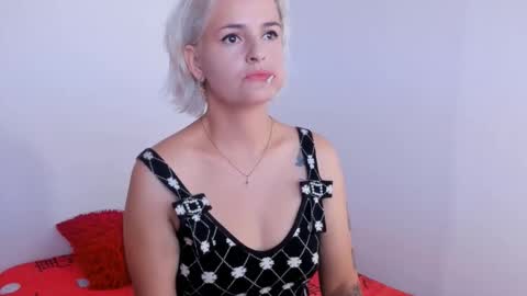 Lili online show from October 4, 2025, 6:39 pm