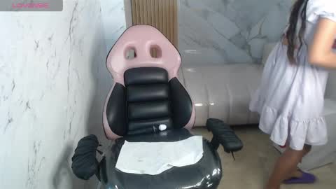 lili_mint_tf online show from April 18, 2026, 3:54 am