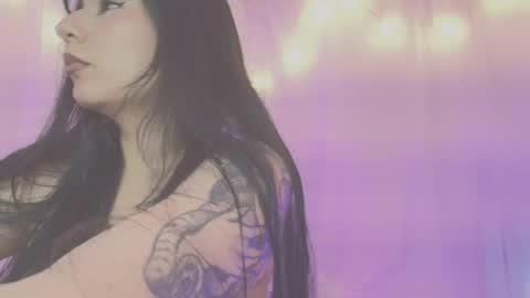 Lili online show from October 15, 2025, 8:20 pm