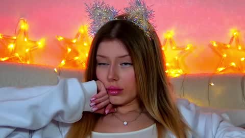 Mia online show from December 29, 2024, 12:34 pm