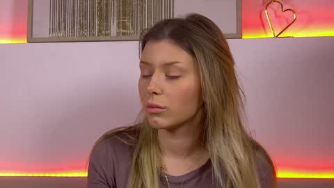 Mia online show from January 24, 2025, 12:41 pm