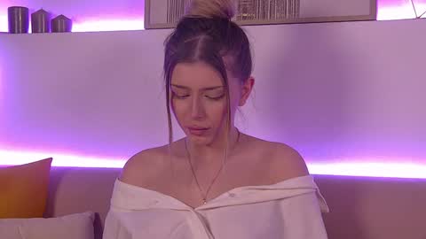 Mia online show from January 27, 2025, 4:43 pm