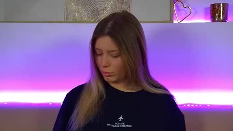 Mia online show from February 9, 2025, 1:35 pm