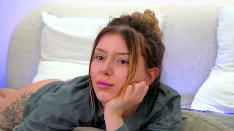 Mia online show from February 22, 2025, 1:24 pm