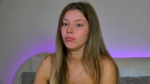 Mia online show from September 11, 2025, 6:46 am