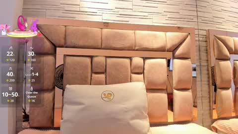 LILIAN  online show from September 24, 2025, 7:50 pm