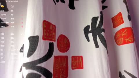 holis soy lily chang no olvides el pulgar arriba es muy importante para mi 3 independent model online show from December 10, 2024, 2:27 am