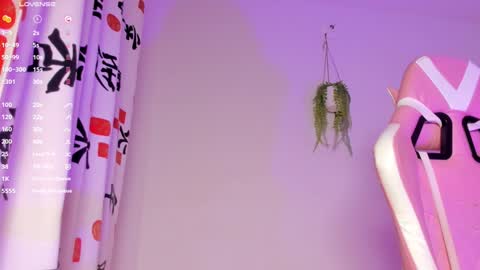 holis soy lily chang no olvides el pulgar arriba es muy importante para mi 3 independent model online show from December 16, 2024, 10:56 pm