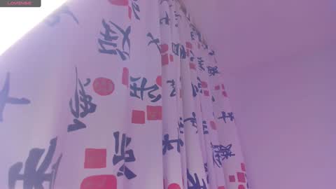 holis soy lily chang no olvides el pulgar arriba es muy importante para mi 3 independent model online show from January 18, 2025, 6:13 am