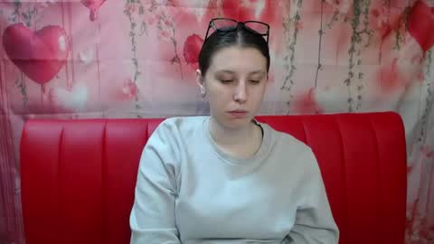 lilianashine online show from May 17, 2026, 5:16 am