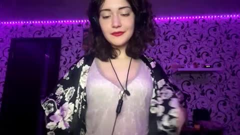 Lili online show from November 12, 2025, 4:29 pm