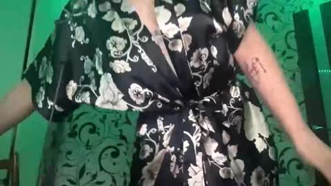 Lili online show from December 5, 2025, 7:10 pm