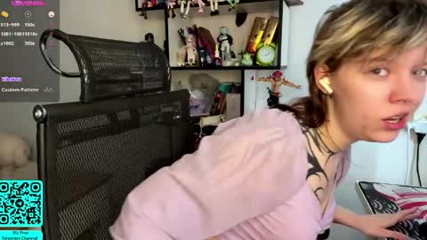 Lilian online show from April 21, 2026, 7:03 am