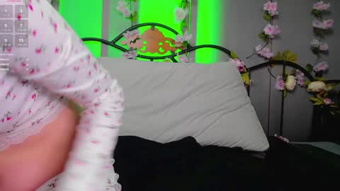 hi guys Im new here Im 18 years oldIve never had sex online show from January 26, 2025, 1:58 pm