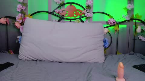 hi guys Im new here Im 18 years oldIve never had sex online show from February 1, 2025, 2:02 pm