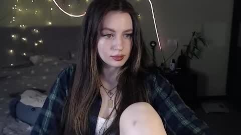 Lilu online show from October 28, 2025, 8:55 pm