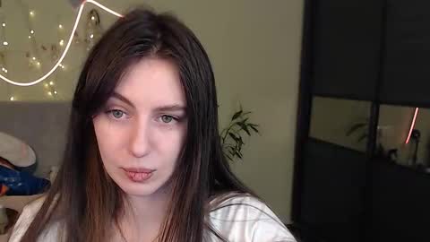 Lilu online show from November 27, 2025, 10:23 pm