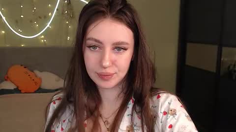 Lilu online show from December 15, 2025, 5:50 pm