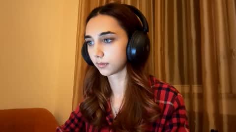 Lina online show from September 17, 2025, 10:22 pm