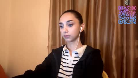 Lina online show from October 15, 2025, 10:21 pm