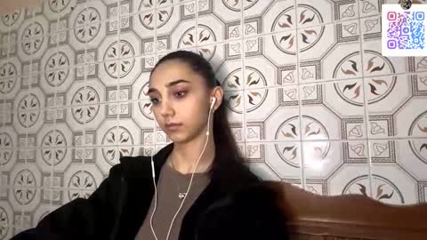 Lina online show from November 16, 2025, 10:26 pm