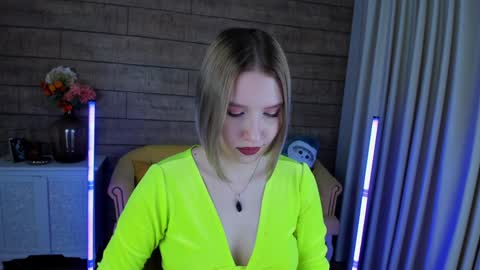 LiliLinn online show from January 28, 2025, 7:43 am