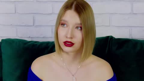 LiliLinn online show from February 24, 2025, 12:37 pm