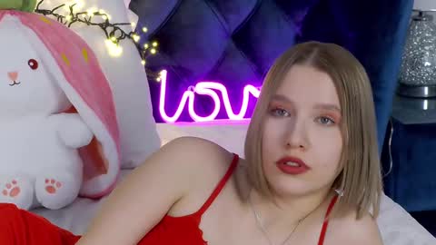 LiliLinn online show from March 3, 2025, 7:32 am