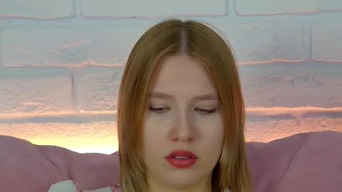 LiliLinn online show from September 29, 2025, 4:50 am