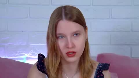 Snapshot of lililinn chatting on June 18, 2026, 4:24 am LiliLinn online show from June 18, 2026, 4:24 am
