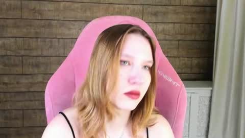 Snapshot of lililinn chatting on June 26, 2026, 4:28 am LiliLinn online show from June 26, 2026, 4:28 am