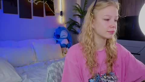 lililok101 online show from April 24, 2026, 2:03 am