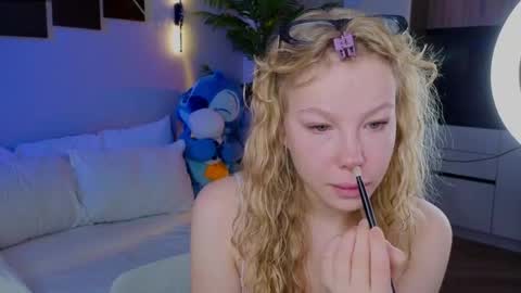 lililok101 online show from April 28, 2026, 2:27 am