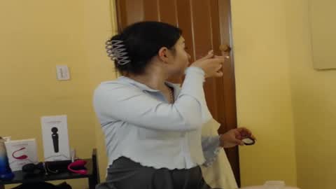 lilimini online show from October 8, 2025, 7:44 pm