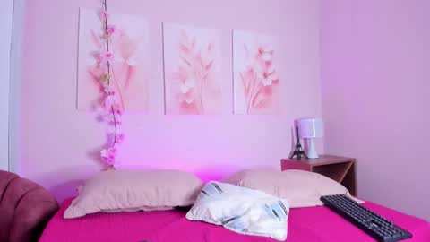 lilirousee online show from March 1, 2026, 2:02 am