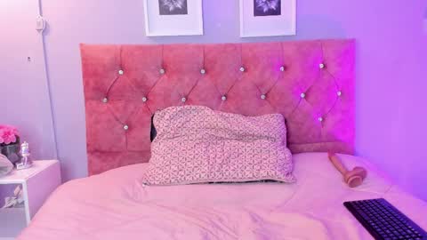 lilirousee online show from March 31, 2026, 7:14 pm