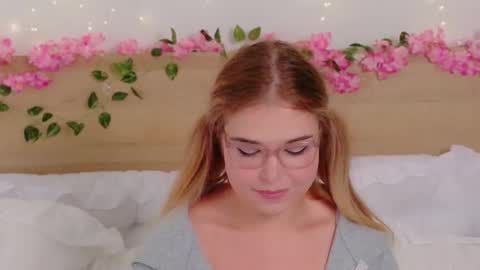 Snapshot of lilith_bonheur chatting on December 19, 2025, 2:07 am Lilith Bonheur online show from December 19, 2025, 2:07 am